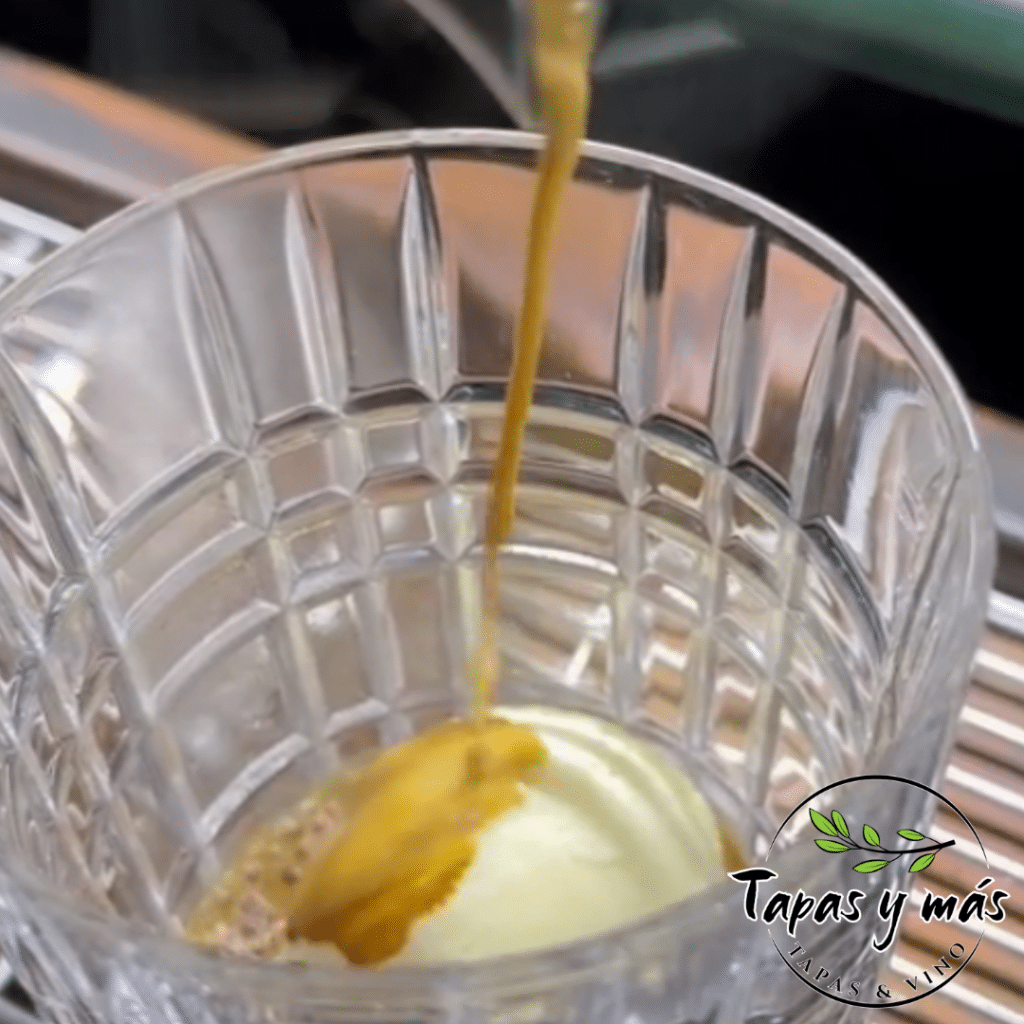 Vanilleeis mit Espresso - Helado de vainilla con espresso im Tapas y más Lüdenscheid